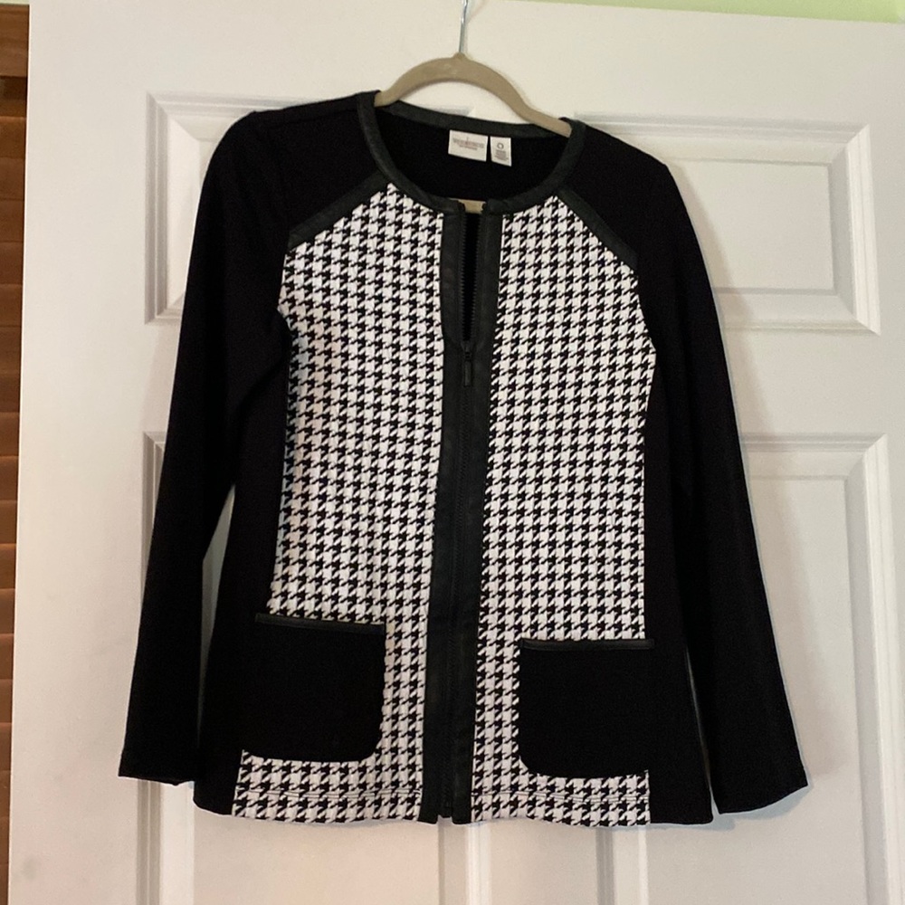Chicos Zip up sweater Black and White